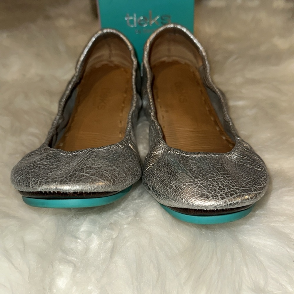 Tieks!! Silver screens!! Excellent condition! Size 9